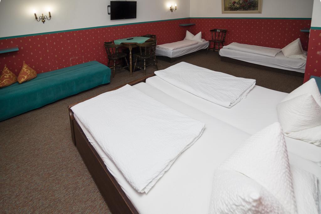 Hotel-Gasthof Zur Post Velburg Rom bilde