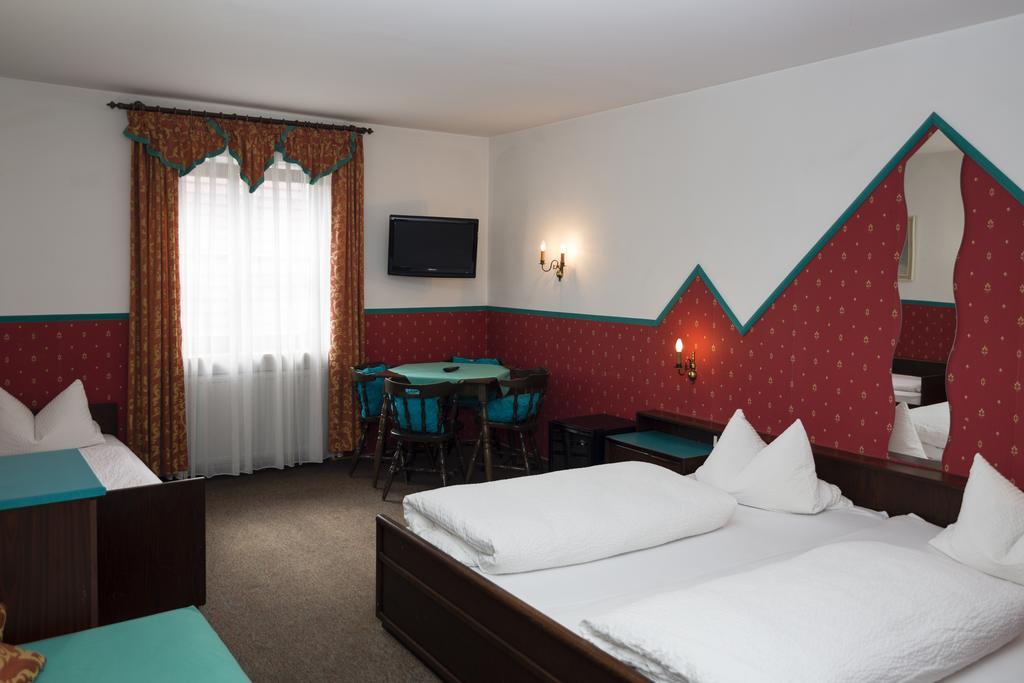 Hotel-Gasthof Zur Post Velburg Eksteriør bilde